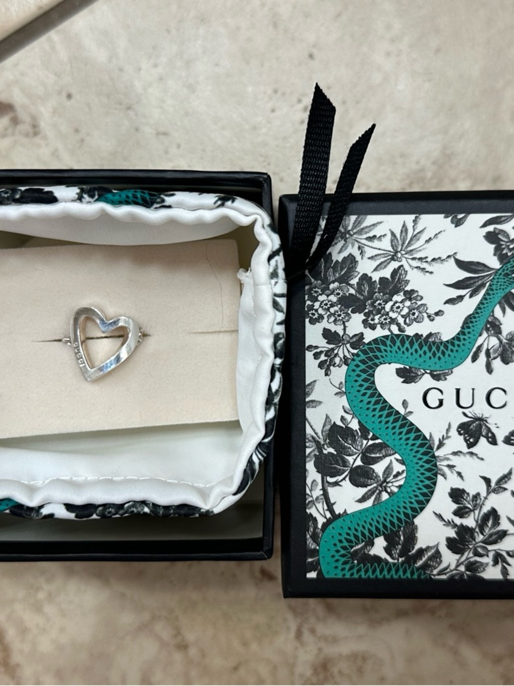 Gucci Silver Open-Heart Beaded Ring - Picture 3 of 7